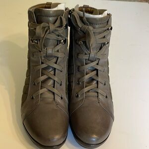 CARTHIES Limburg Charcoal Suede Boots NWB SZ. 10